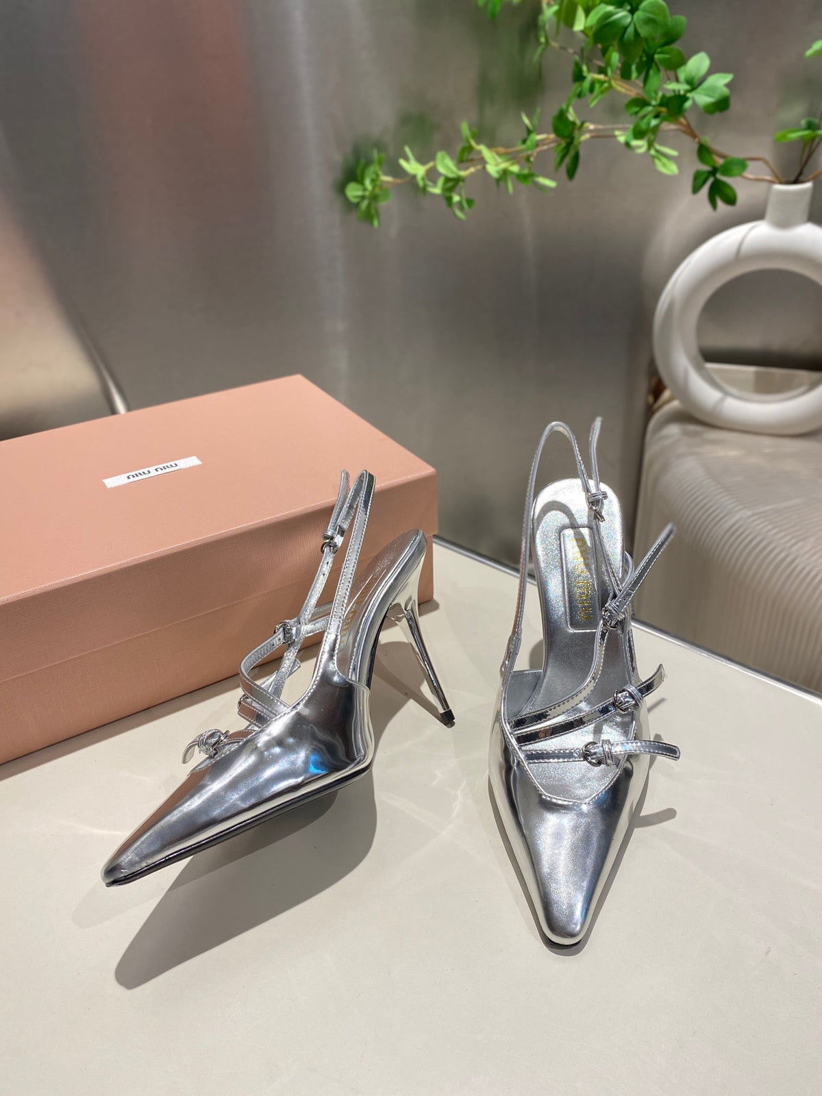 CROSS STRAP HIGH HEELED SLINGBACK IN SILVER METALLIC GLOSSY SHEEPSKIN