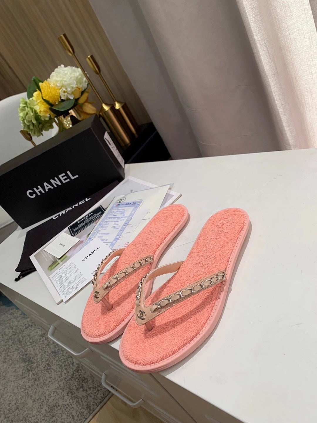 THONG SLIPPERS IN LIGHT PINK COWHIDE