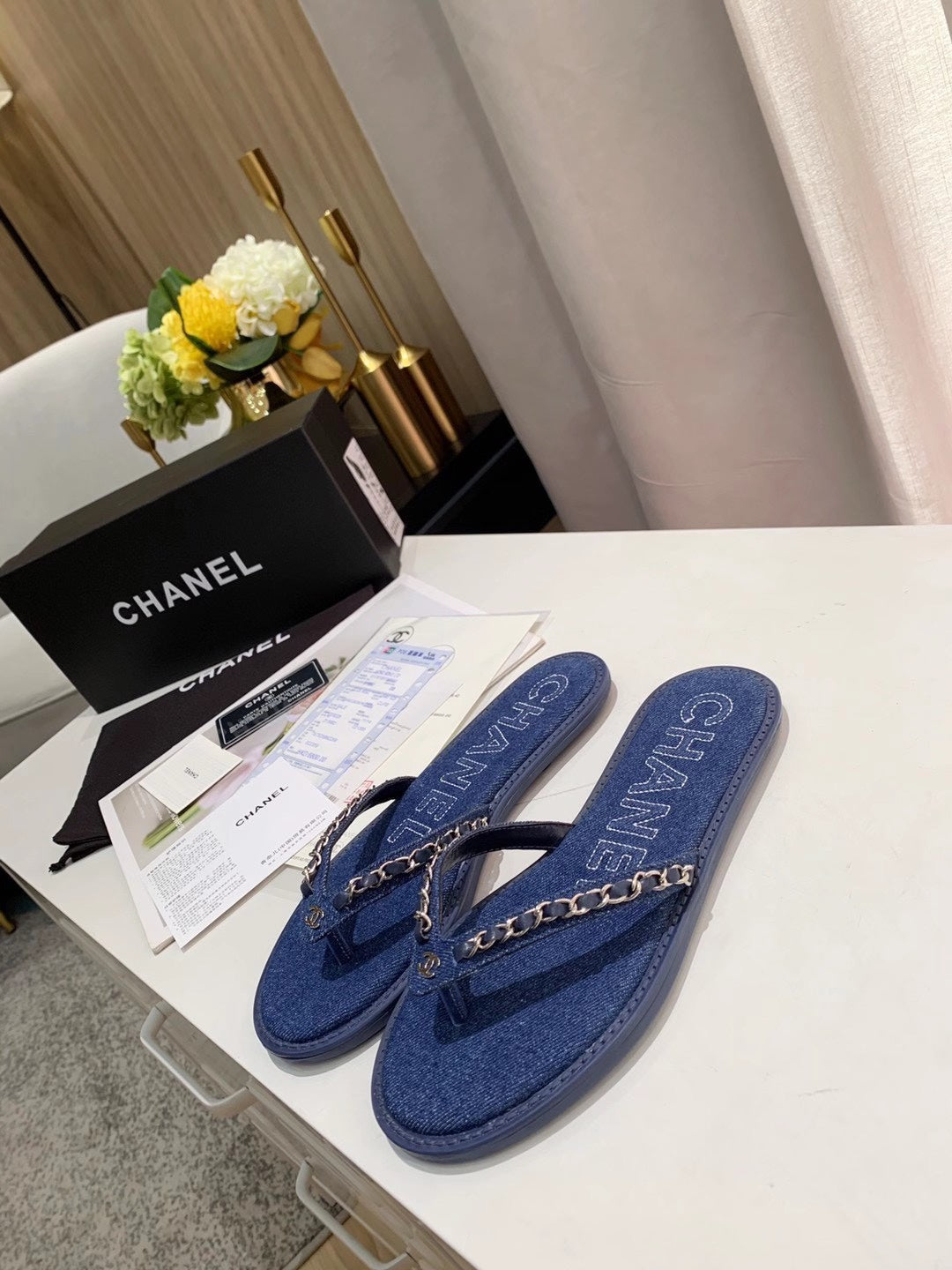 THONG SLIPPERS IN COBALT BLUE DENIM