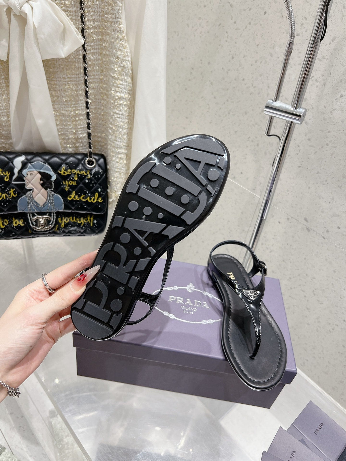 PRA PATENT LEATHER THONG SANDALS BLACK