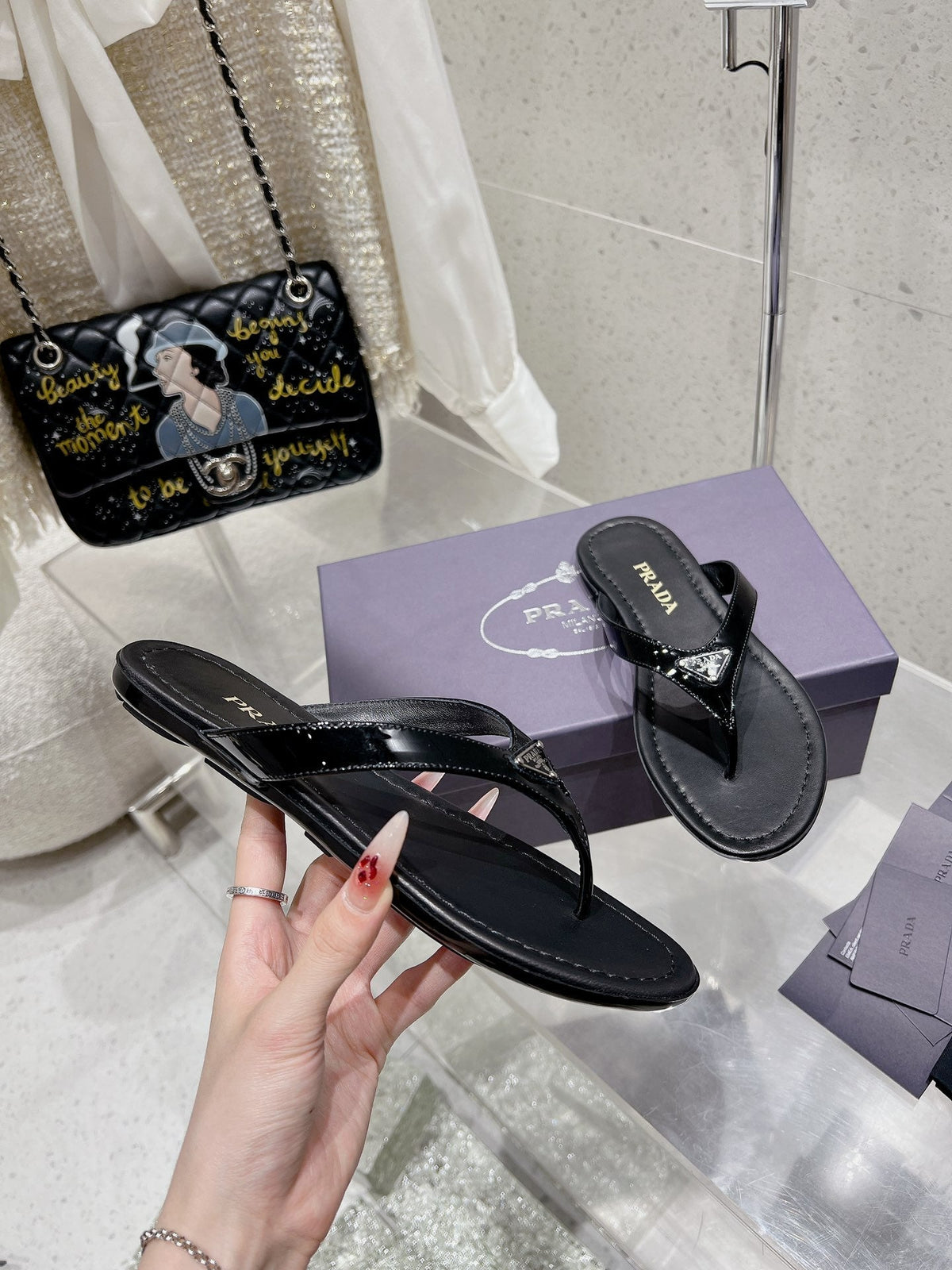 PRA PATENT LEATHER THONG SLIPPER BLACK