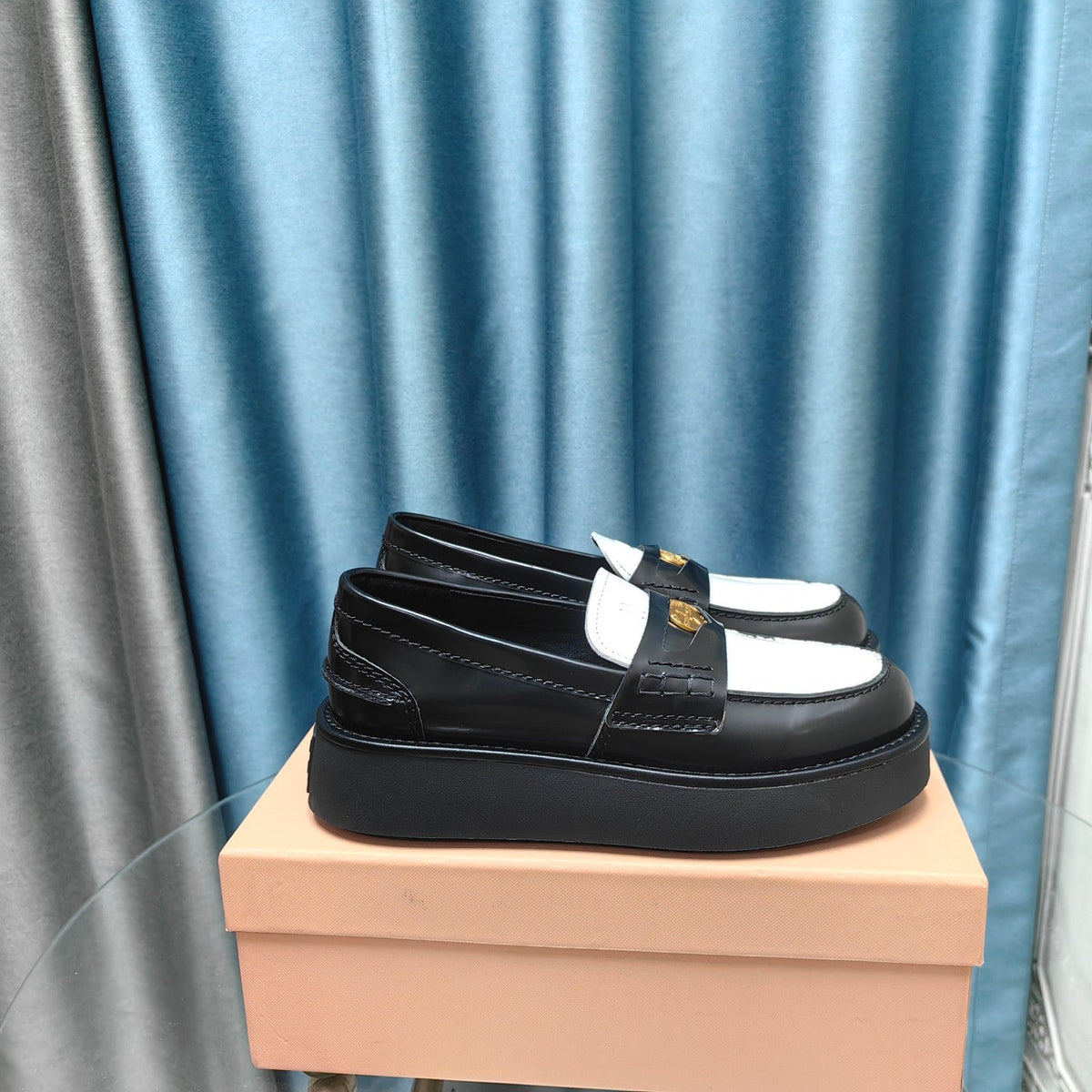 THICK-SOLED LOAFERS SHOES BLACK MIX WHITE COWHIDE