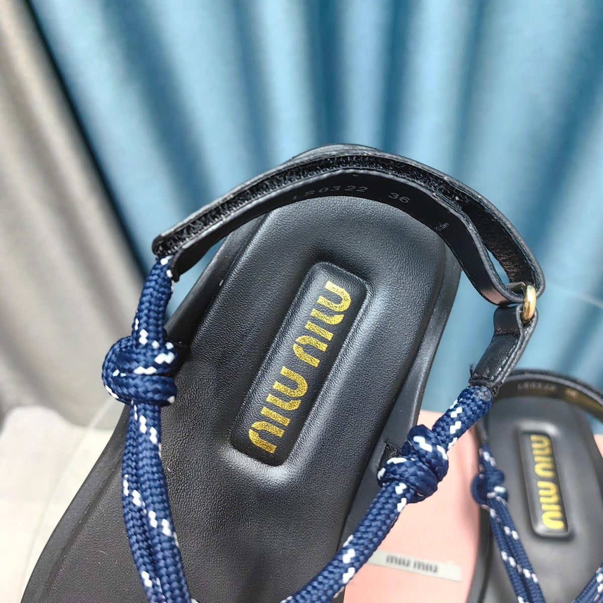 FLIP-FLOPS SANDAL BLACK SHEEPSKIN WITH NAVY STRAP