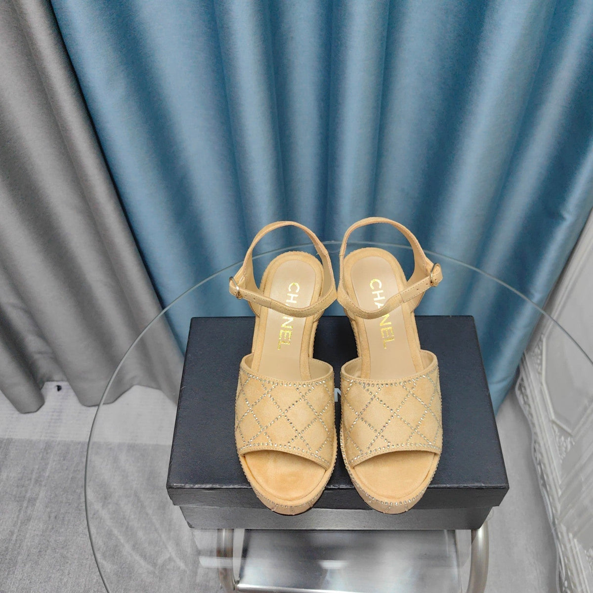 THICK-SOLED WEDGE SANDALS IN BEIGE CREAM SUEDE