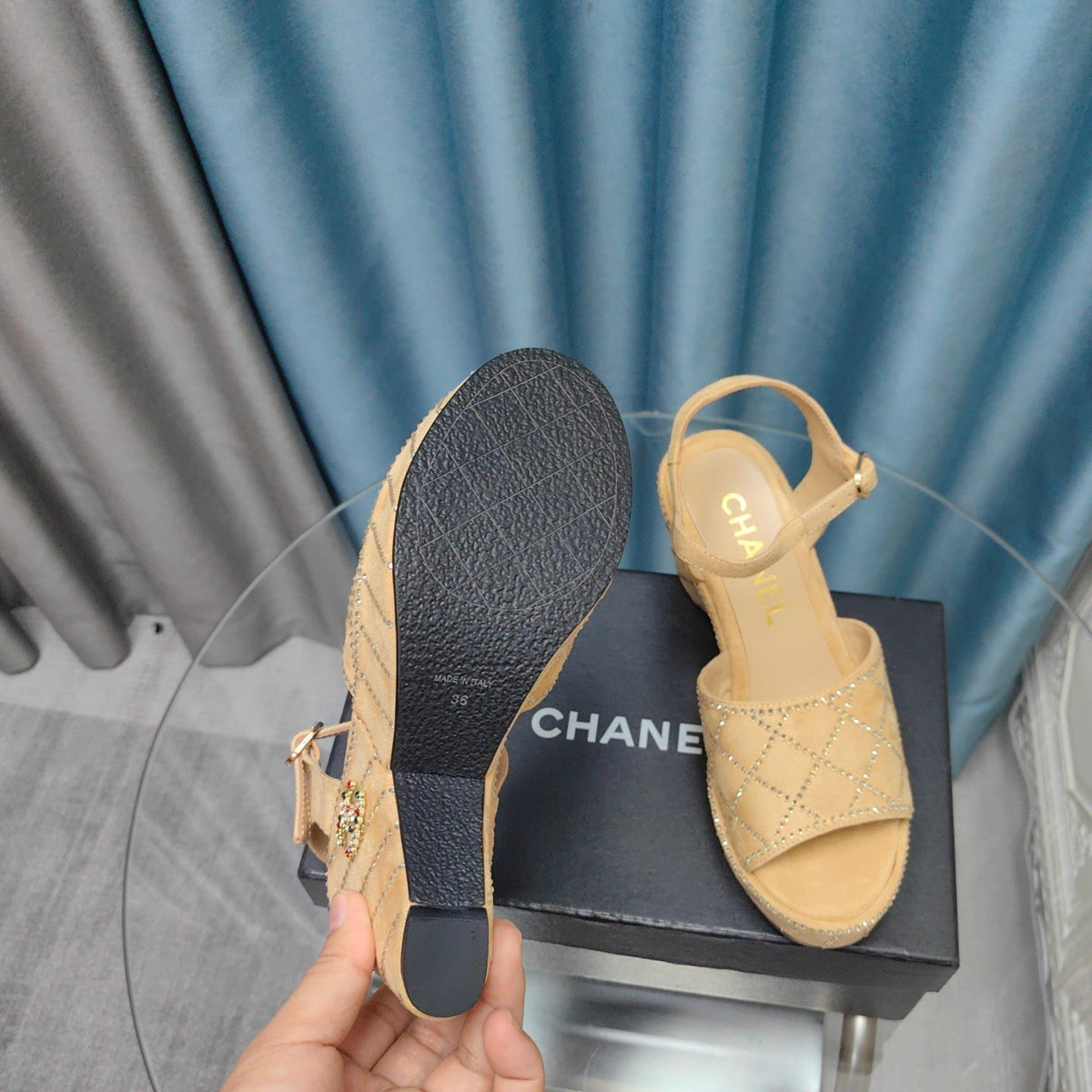THICK-SOLED WEDGE SANDALS IN BEIGE CREAM SUEDE