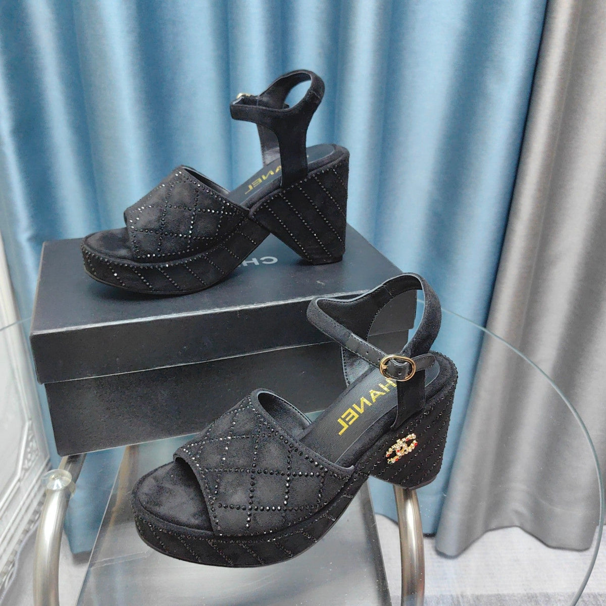 THICK-SOLED WEDGE SANDALS IN BLACK SUEDE
