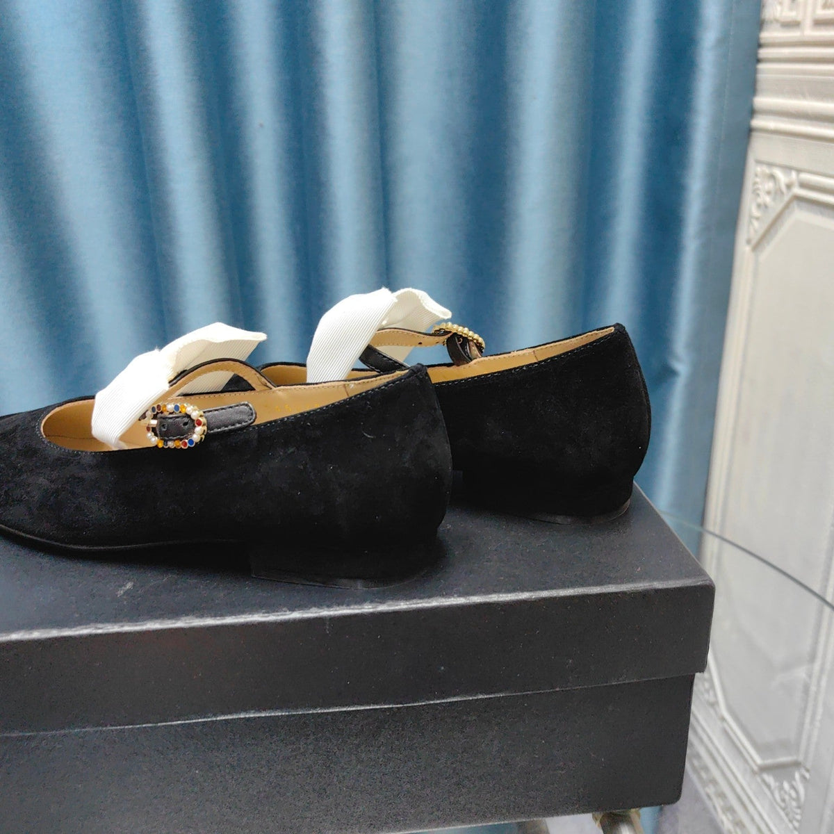 MARY JANE SHOES BLACK SUEDE WITH WHITE BOW