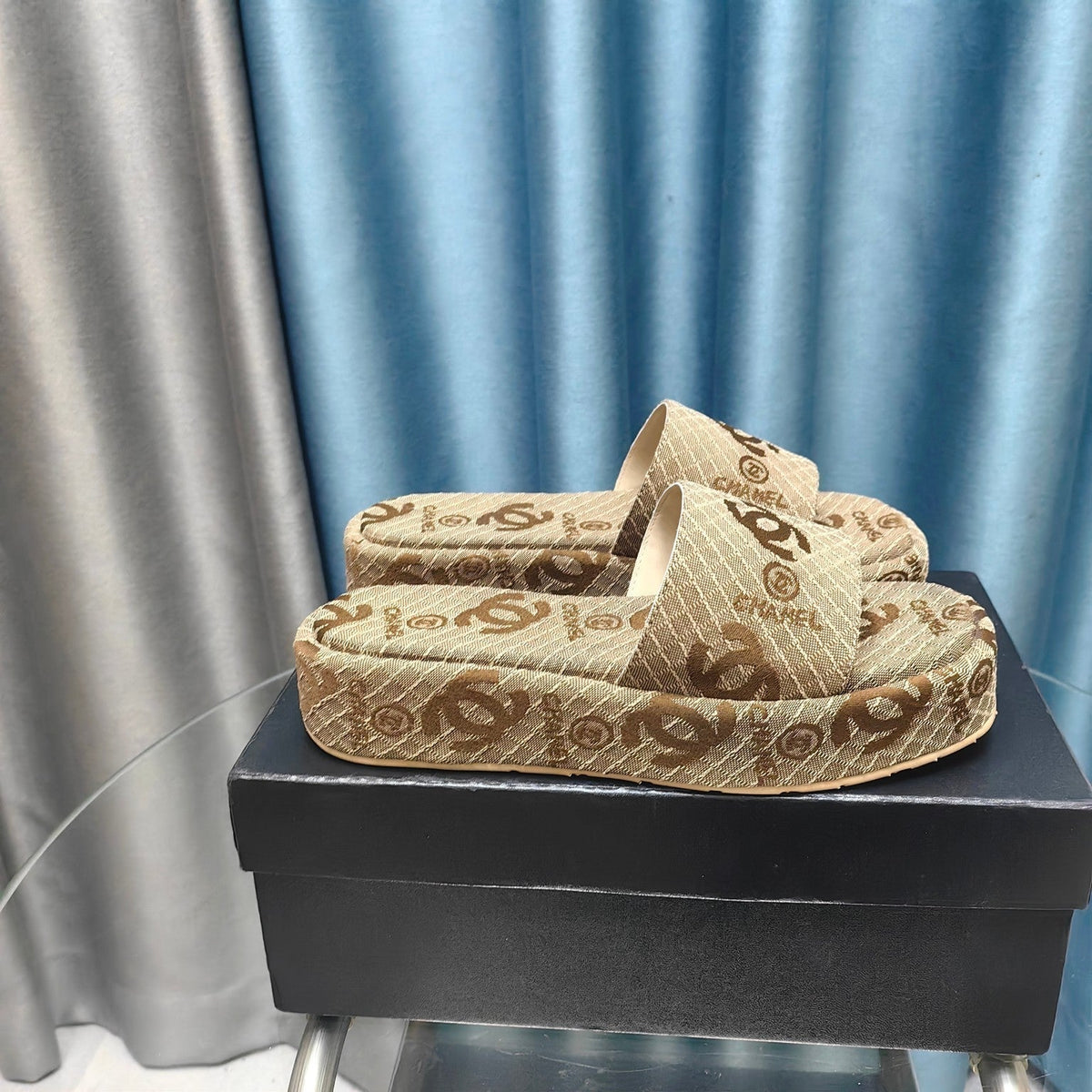 THICK-SOLE SLIPPERS PEANUT BROWN SATIN