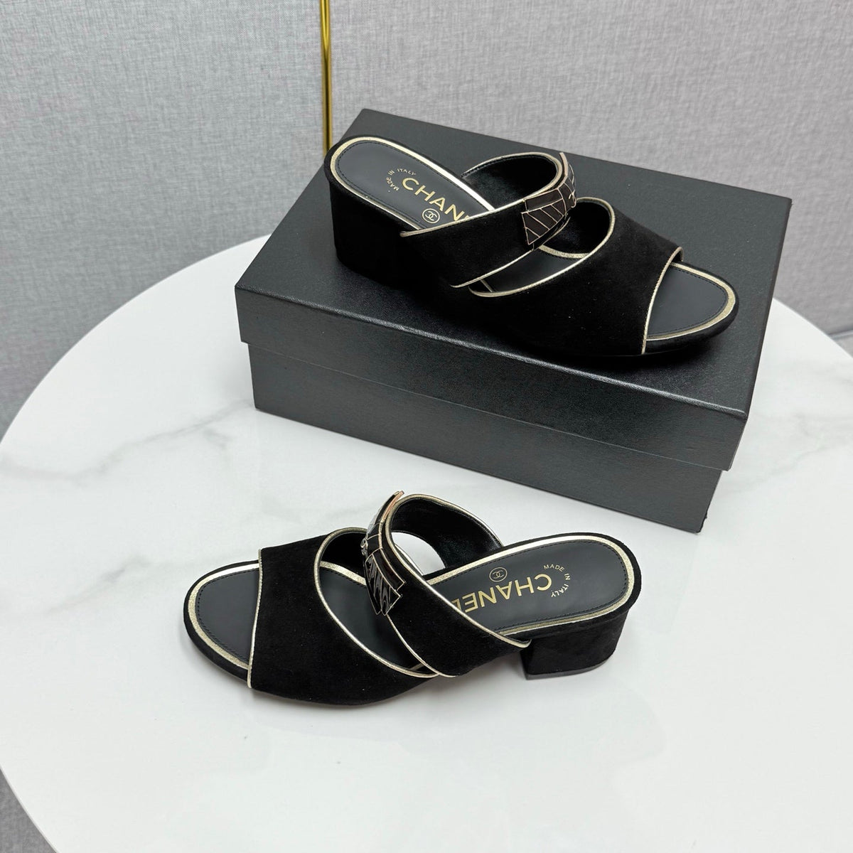 CC DOUBLE-STRAP HEELS 25S IN BLACK SUEDE