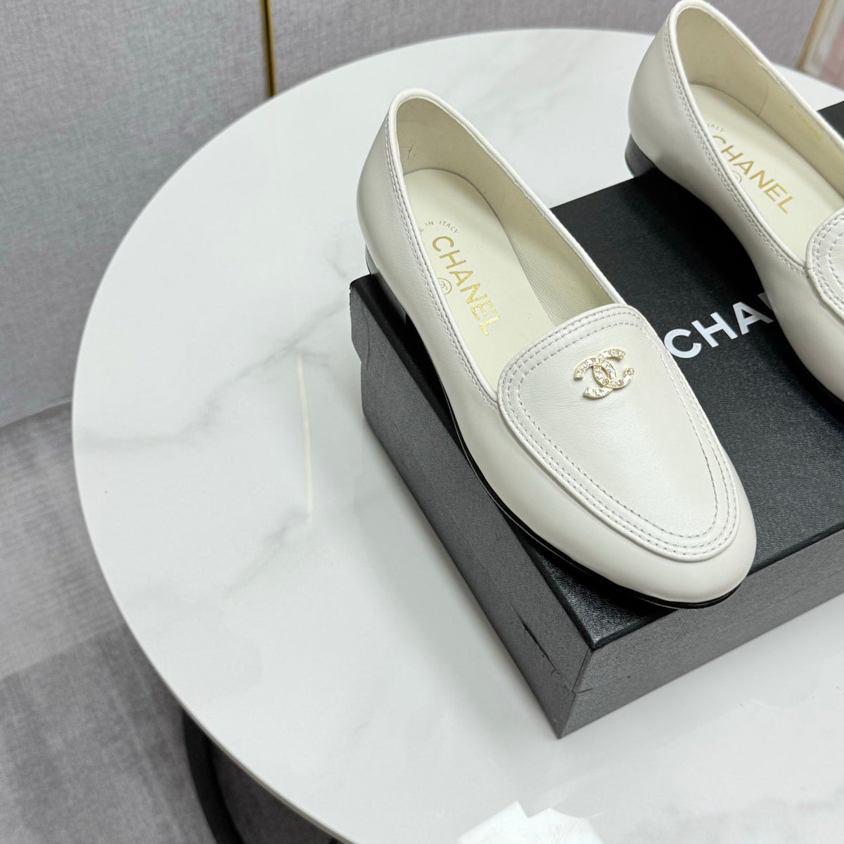 CC LOAFERS 25S IN WHITE CALFSKIN GOLD HARDWARE WITH STONES