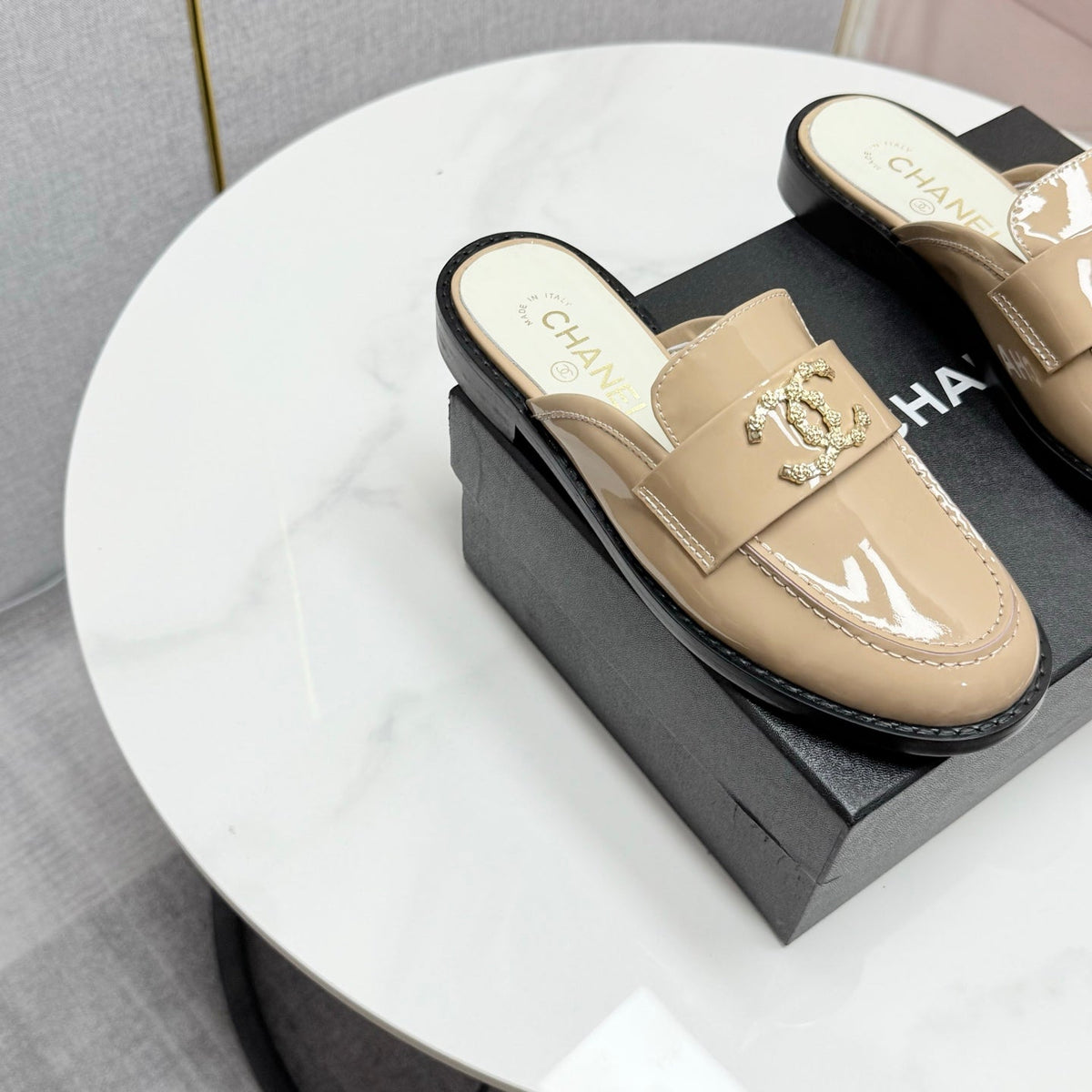 CC FLAT MULE 25S IN LIGHT BEIGE CALFSKIN STYLE 9