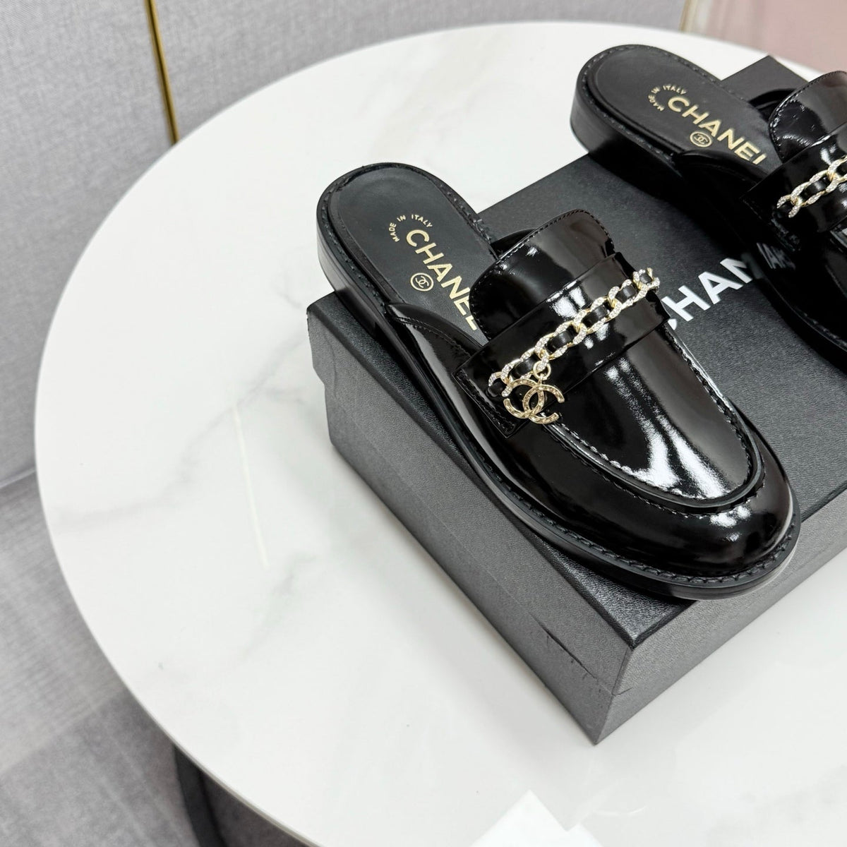 CC FLAT MULE 25S IN BLACK CALFSKIN STYLE 4