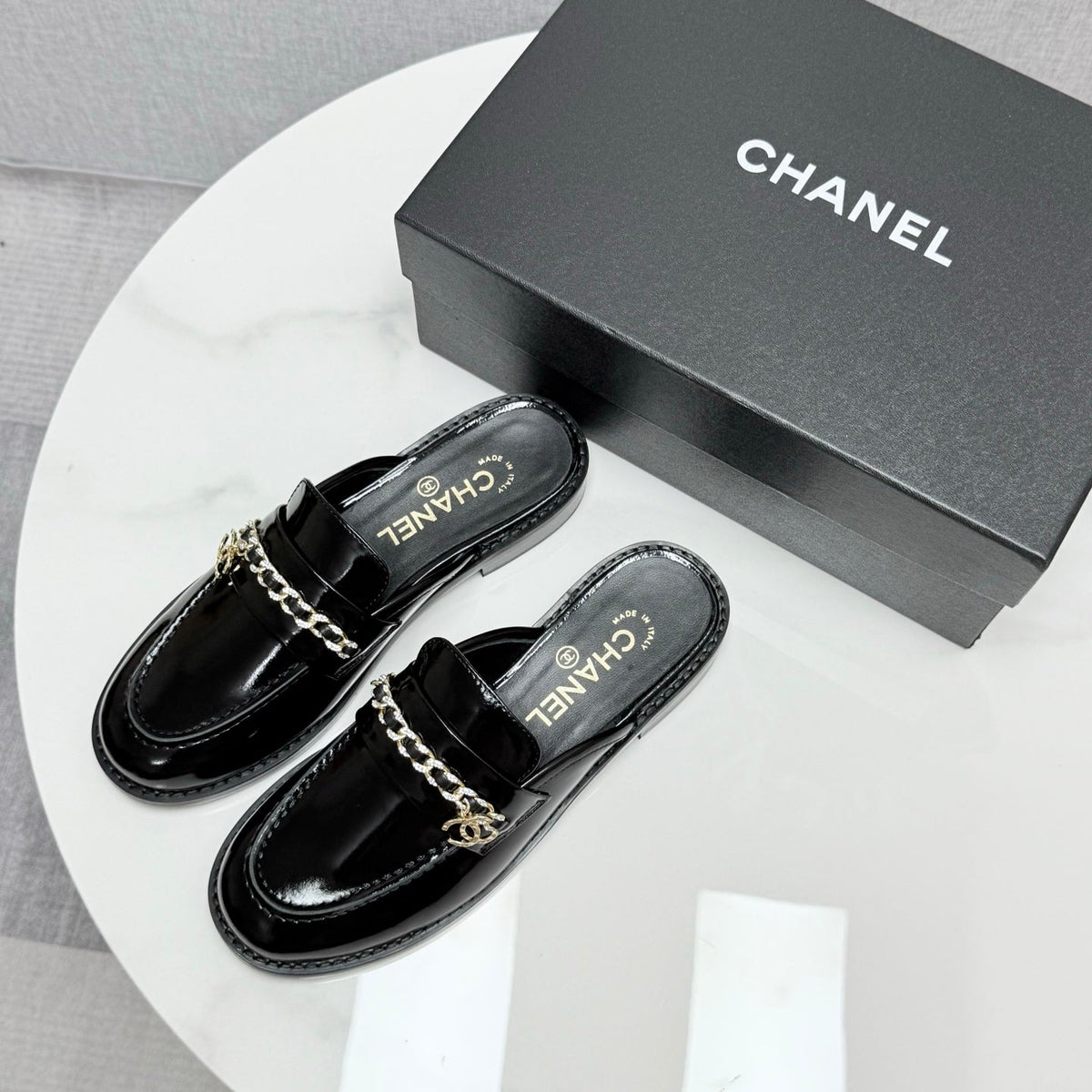 CC FLAT MULE 25S IN BLACK CALFSKIN STYLE 4