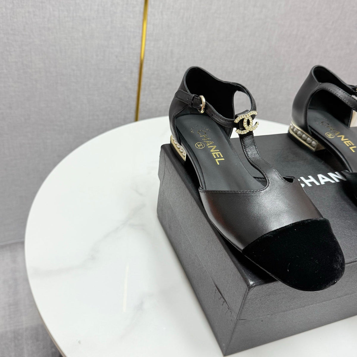 CC MARY JANE 25S IN BLACK LAMBSKIN AND SUEDE WITH PEARL HEEL