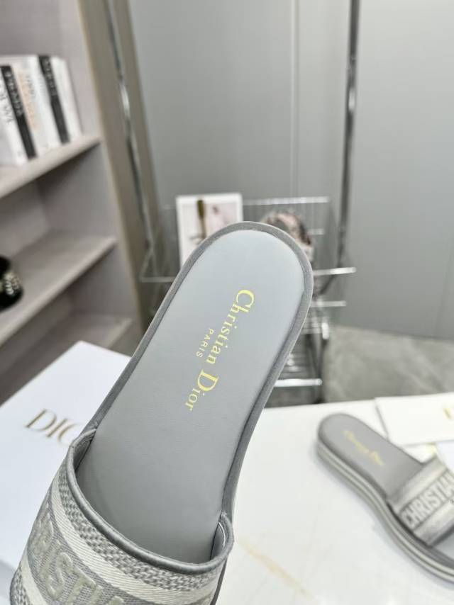 CD DWAY PLATFORM SLIDE IN GRAY AND WHITE COTTON STRIPED SOLE