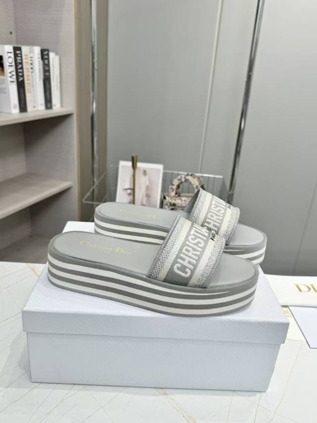 CD DWAY PLATFORM SLIDE IN GRAY AND WHITE COTTON STRIPED SOLE