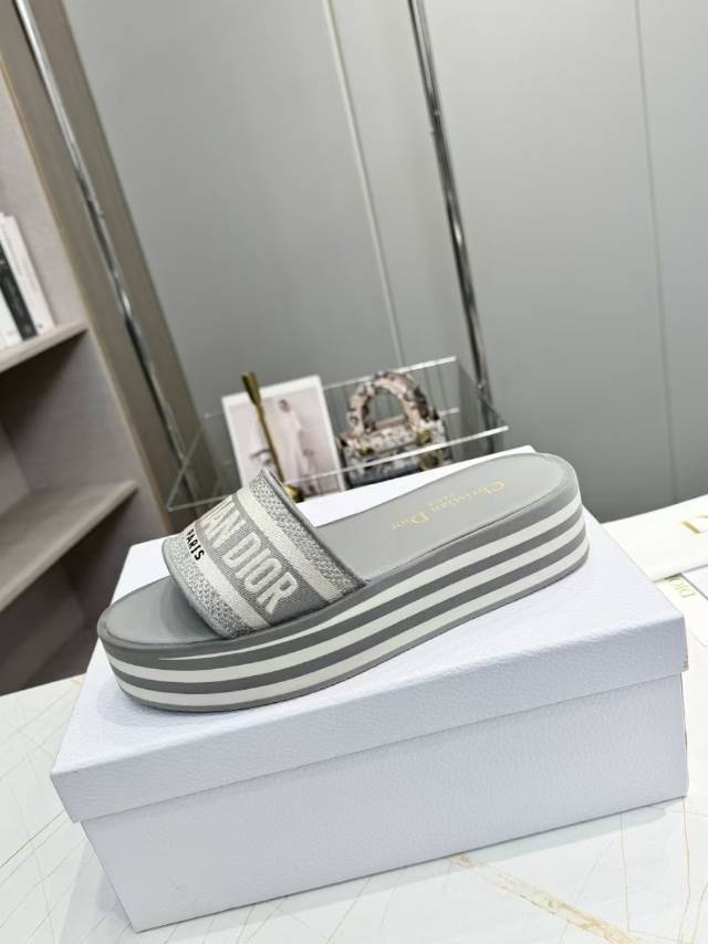 CD DWAY PLATFORM SLIDE IN GRAY AND WHITE COTTON STRIPED SOLE