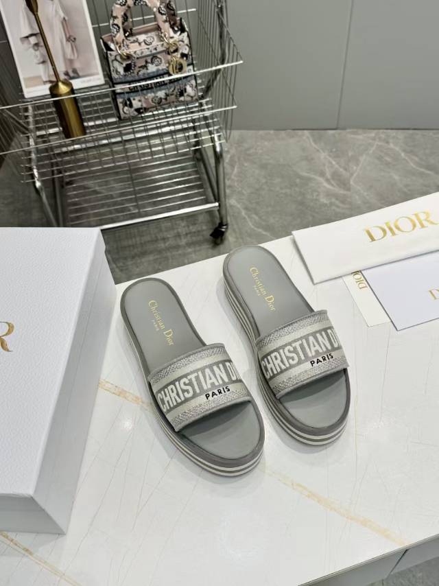 CD DWAY PLATFORM SLIDE IN GRAY AND WHITE COTTON STRIPED SOLE
