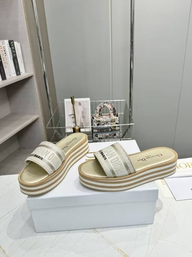 CD DWAY PLATFORM SLIDE IN SAGE GREEN AND WHITE COTTON STRIPED SOLE
