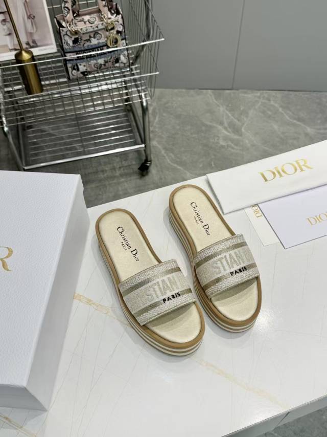 CD DWAY PLATFORM SLIDE IN SAGE GREEN AND WHITE COTTON STRIPED SOLE