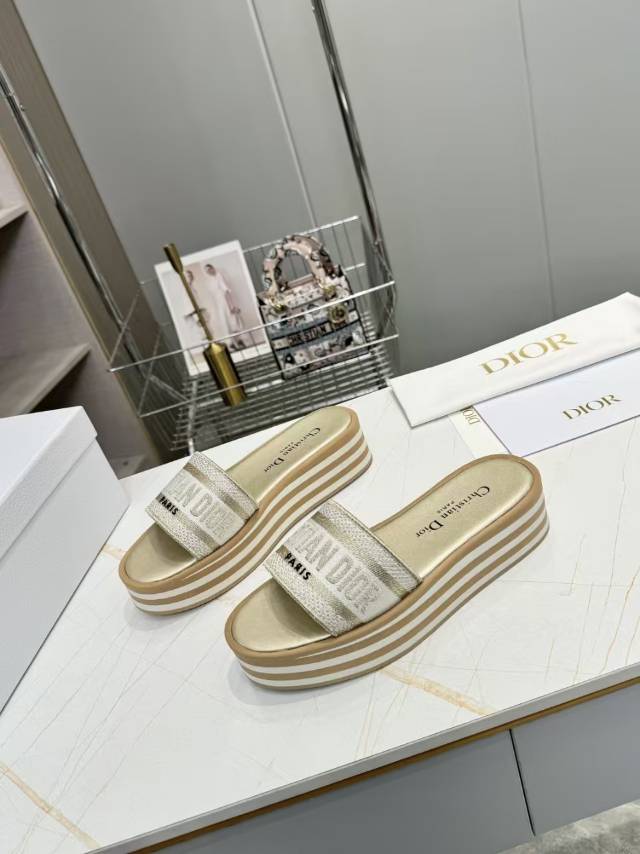 CD DWAY PLATFORM SLIDE IN SAGE GREEN AND WHITE COTTON STRIPED SOLE