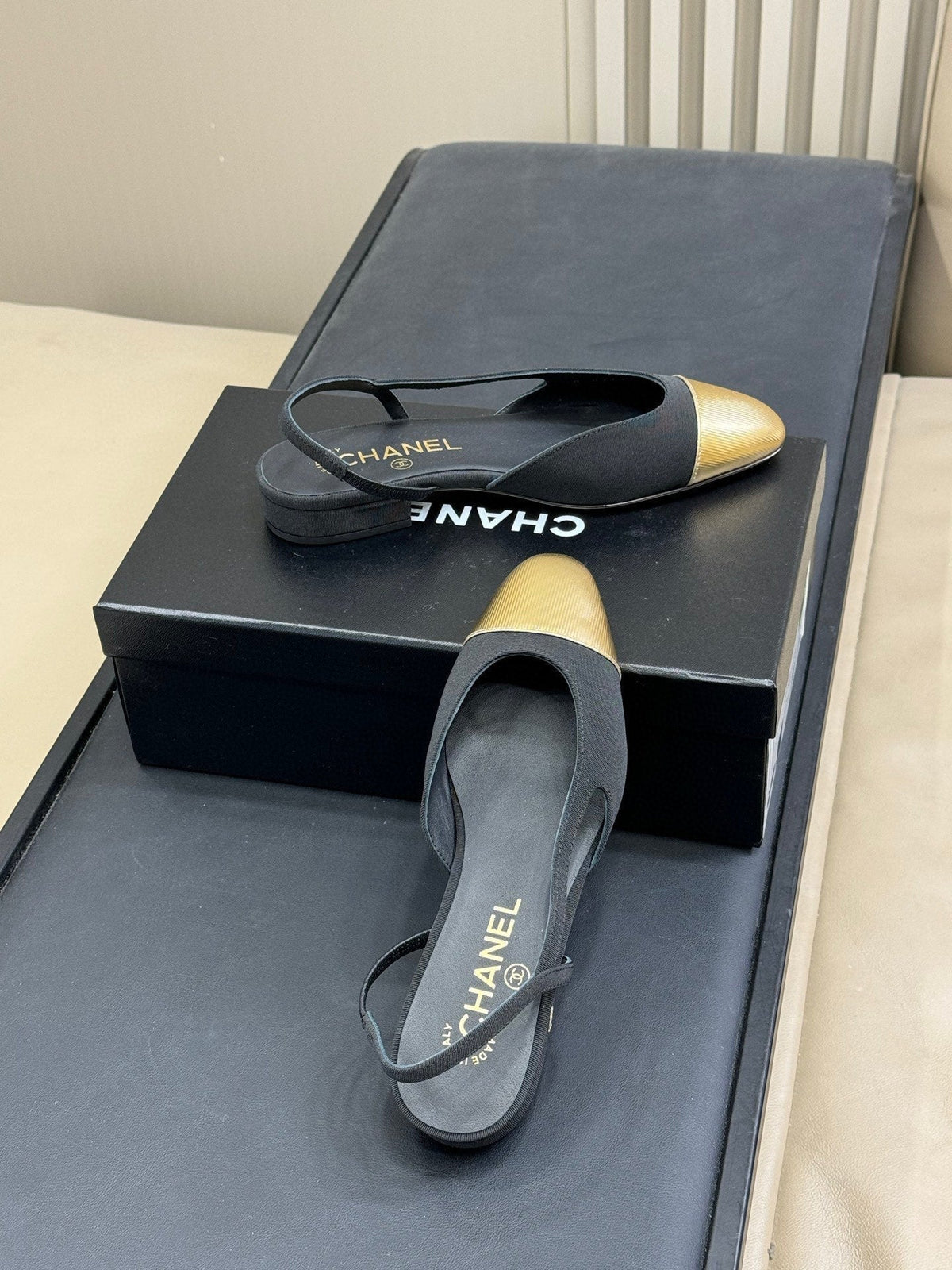 CC SLINGBACK 25S IN BLACK FABRIC MIX GOLD LAMBSKIN