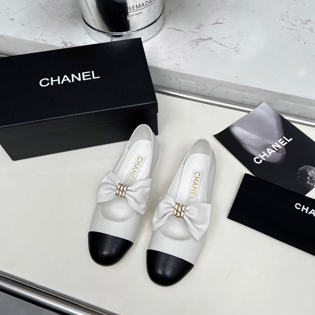 CHANEL 25S MARY JANES IN WHITE MIX BLACK CALFSKIN WITH BOW GOLD HARDWRE