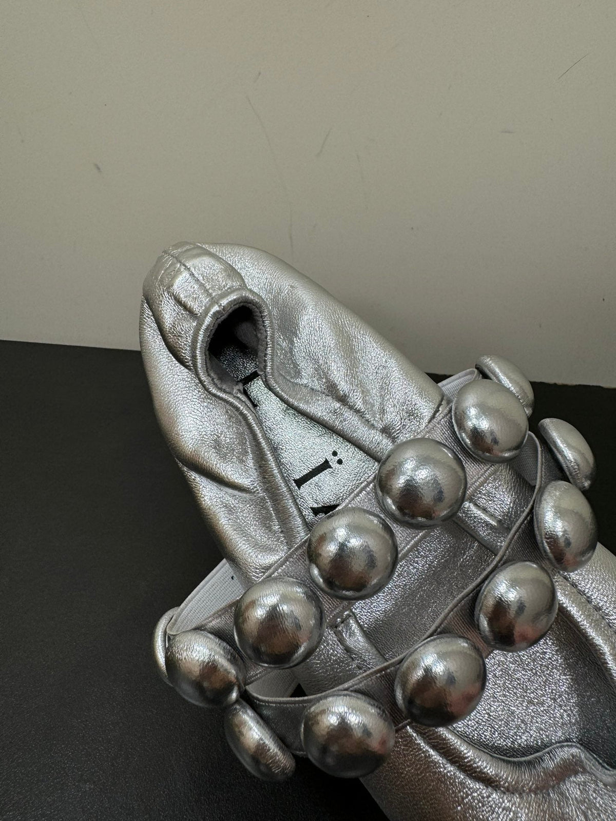 ALAIA SPHERE BALLET FLATS IN SILVER LAMBSKIN