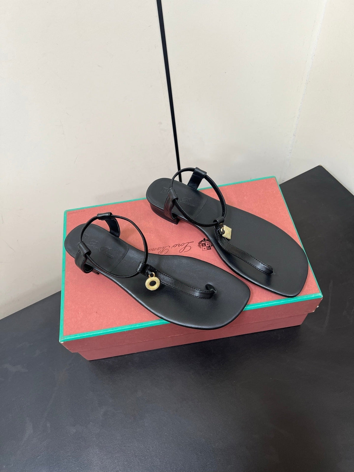 LP MINDIL SANDAL IN BLACK LAMBSKIN