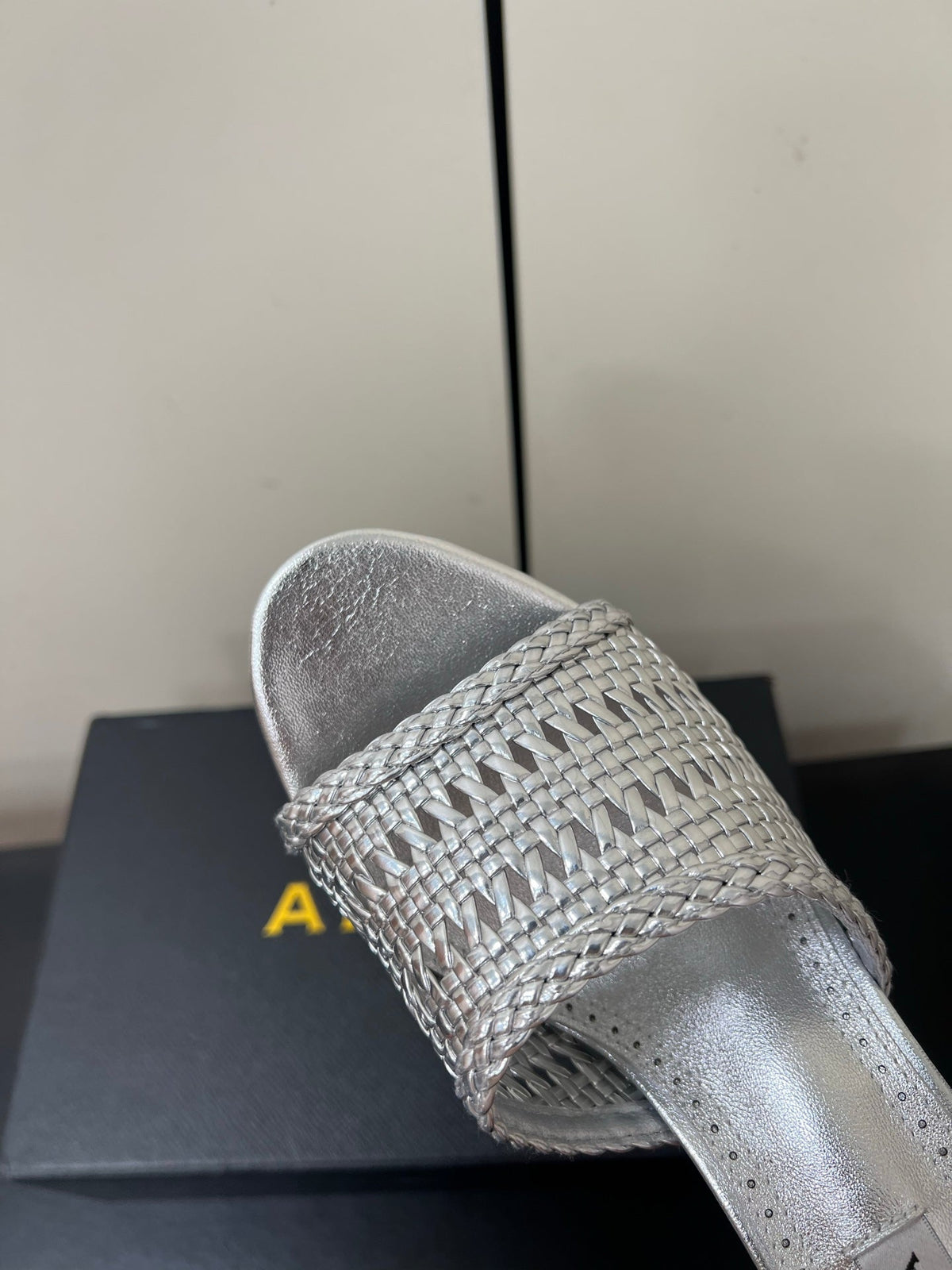 ALAIA HIGH HEEL 25S 70 MM IN SILVER LAMBSKIN WITH WOVEN PATTERN