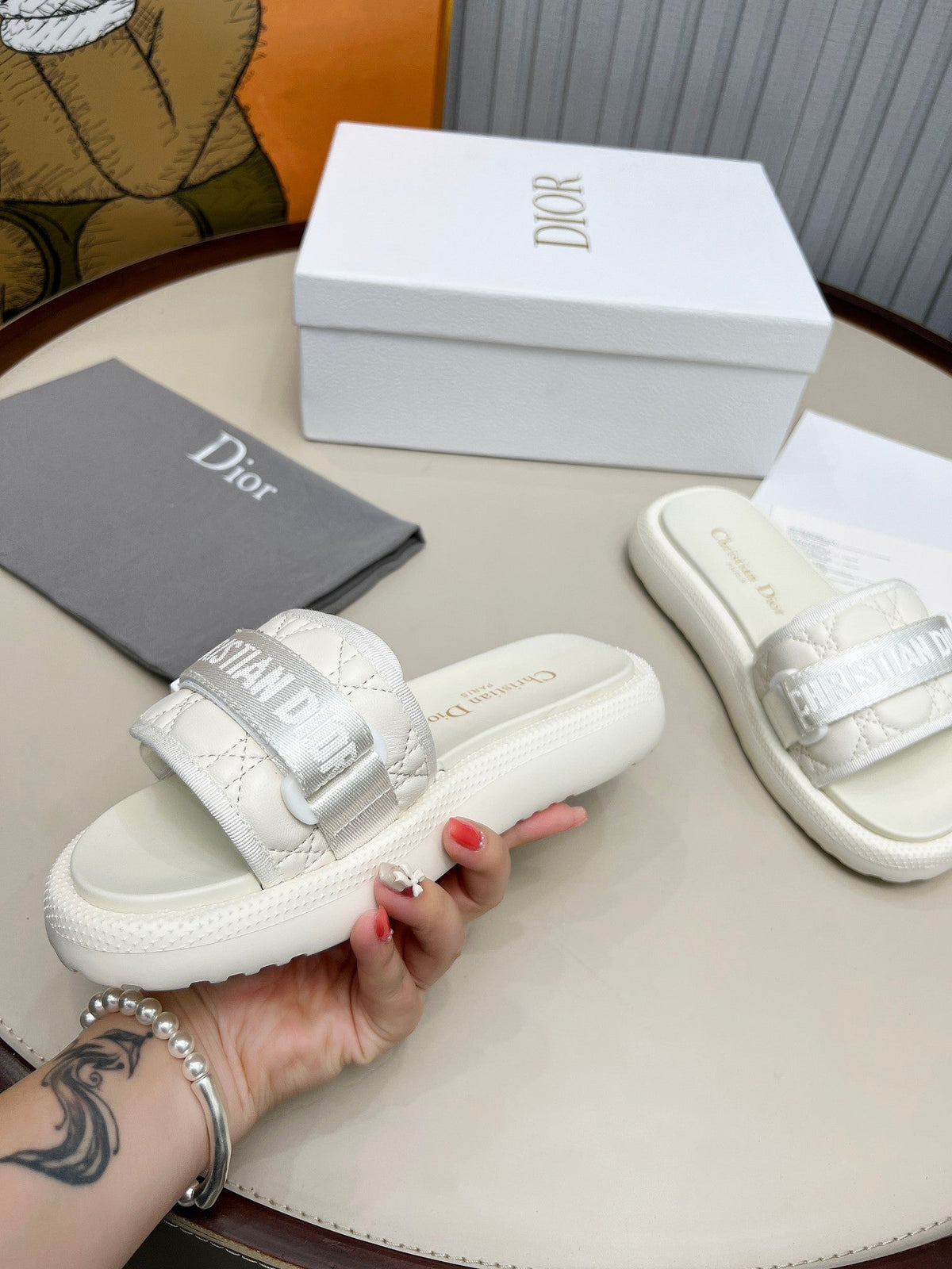PLATFORM SLIDES 25S 50MM IN WHITE CALFSKIN AND ELECTRIC FABRIC