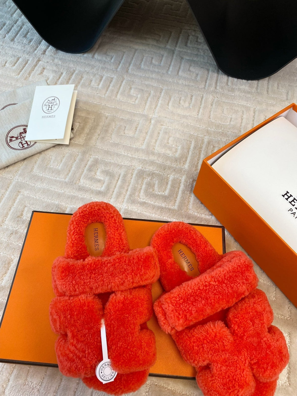 CHYPRE SANDAL IN LIGHT ORANGE SHEARLING