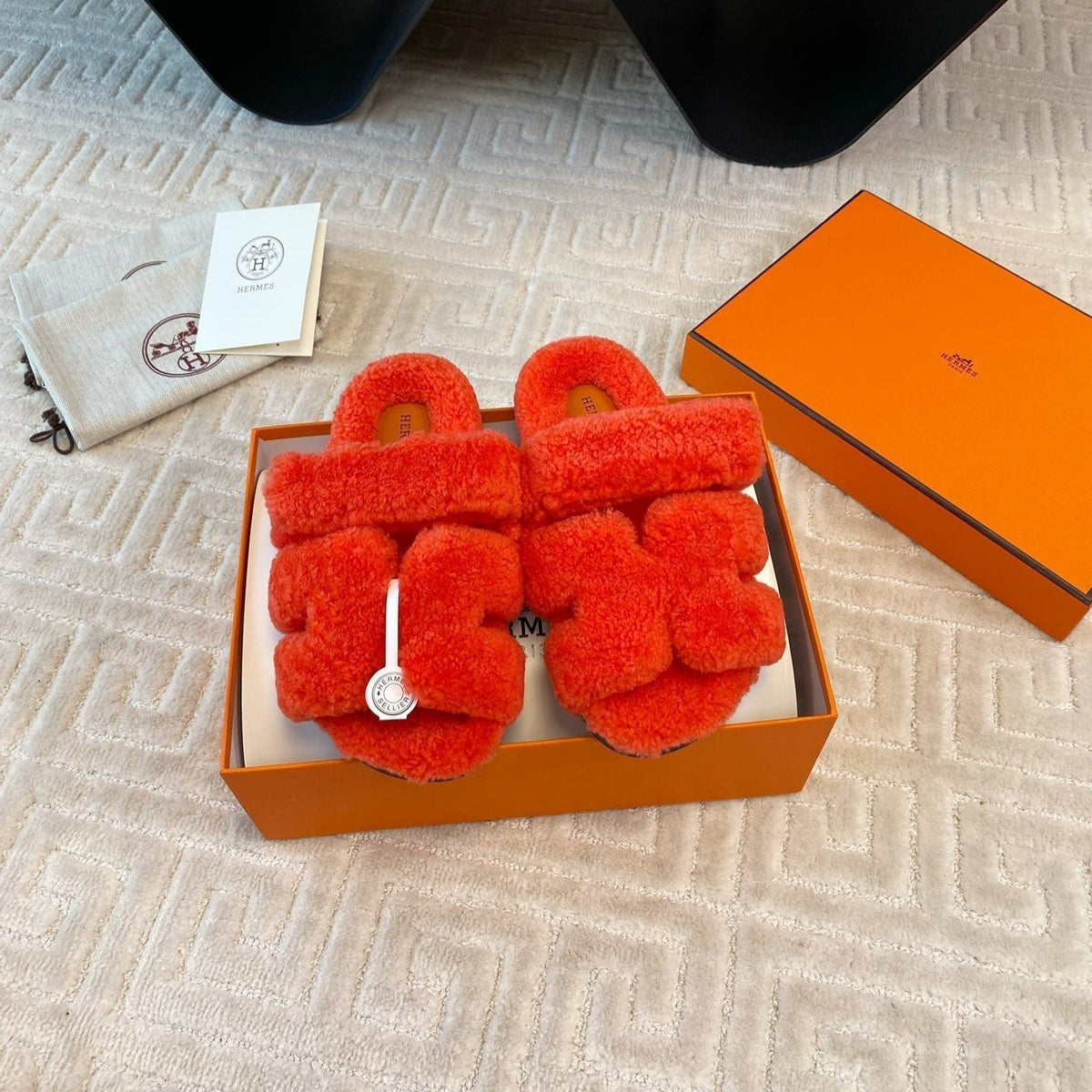 CHYPRE SANDAL IN LIGHT ORANGE SHEARLING