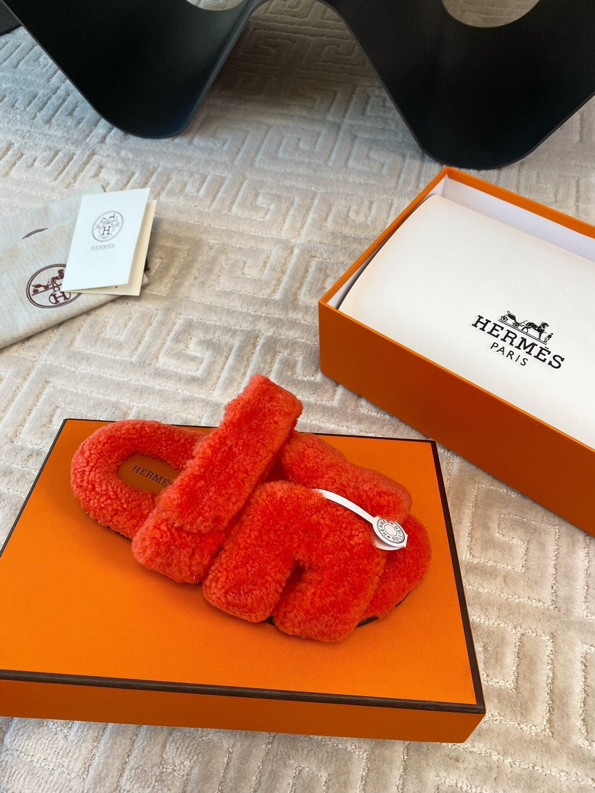 CHYPRE SANDAL IN LIGHT ORANGE SHEARLING