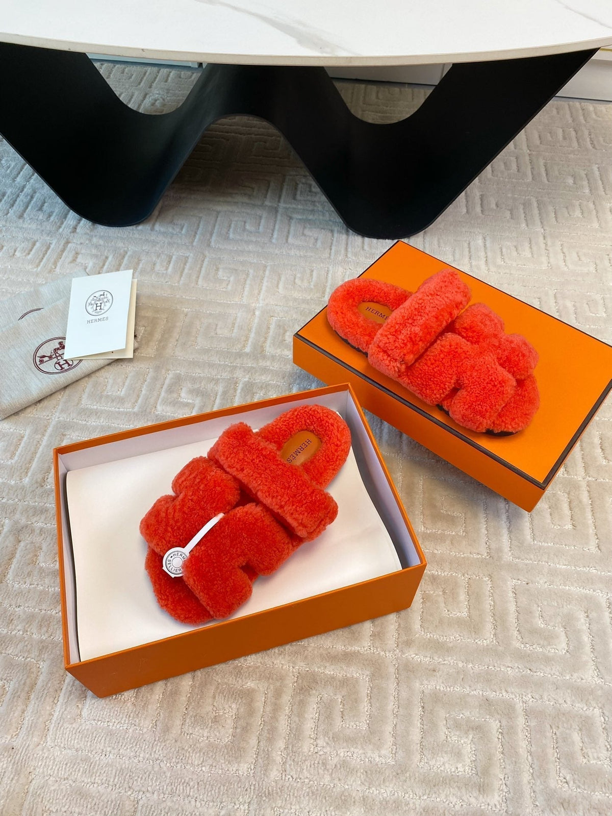 CHYPRE SANDAL IN LIGHT ORANGE SHEARLING