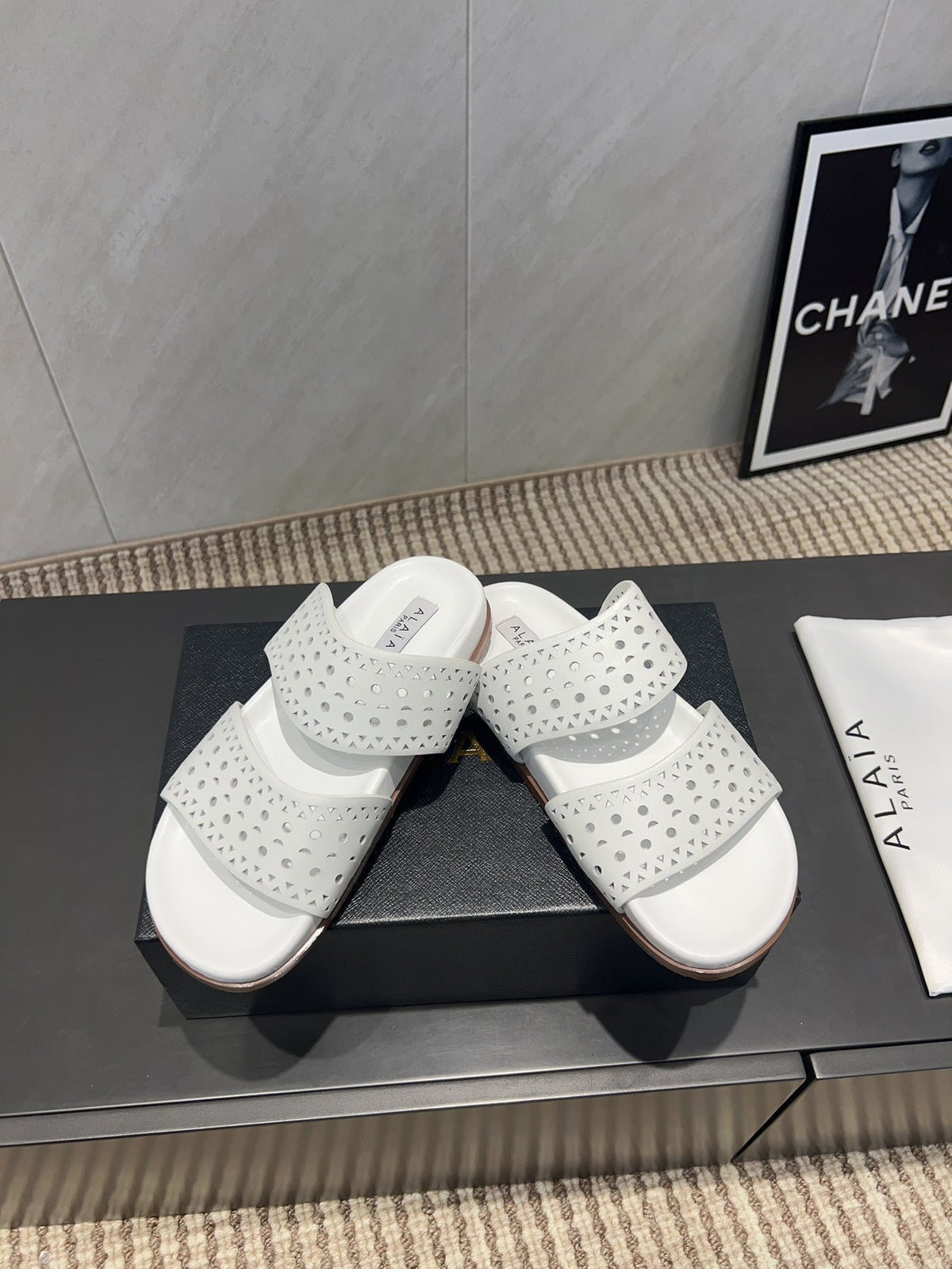 ALAIA CHUNKY TWO-STRAP SLIDES 25S IN WHITE CALFSKIN