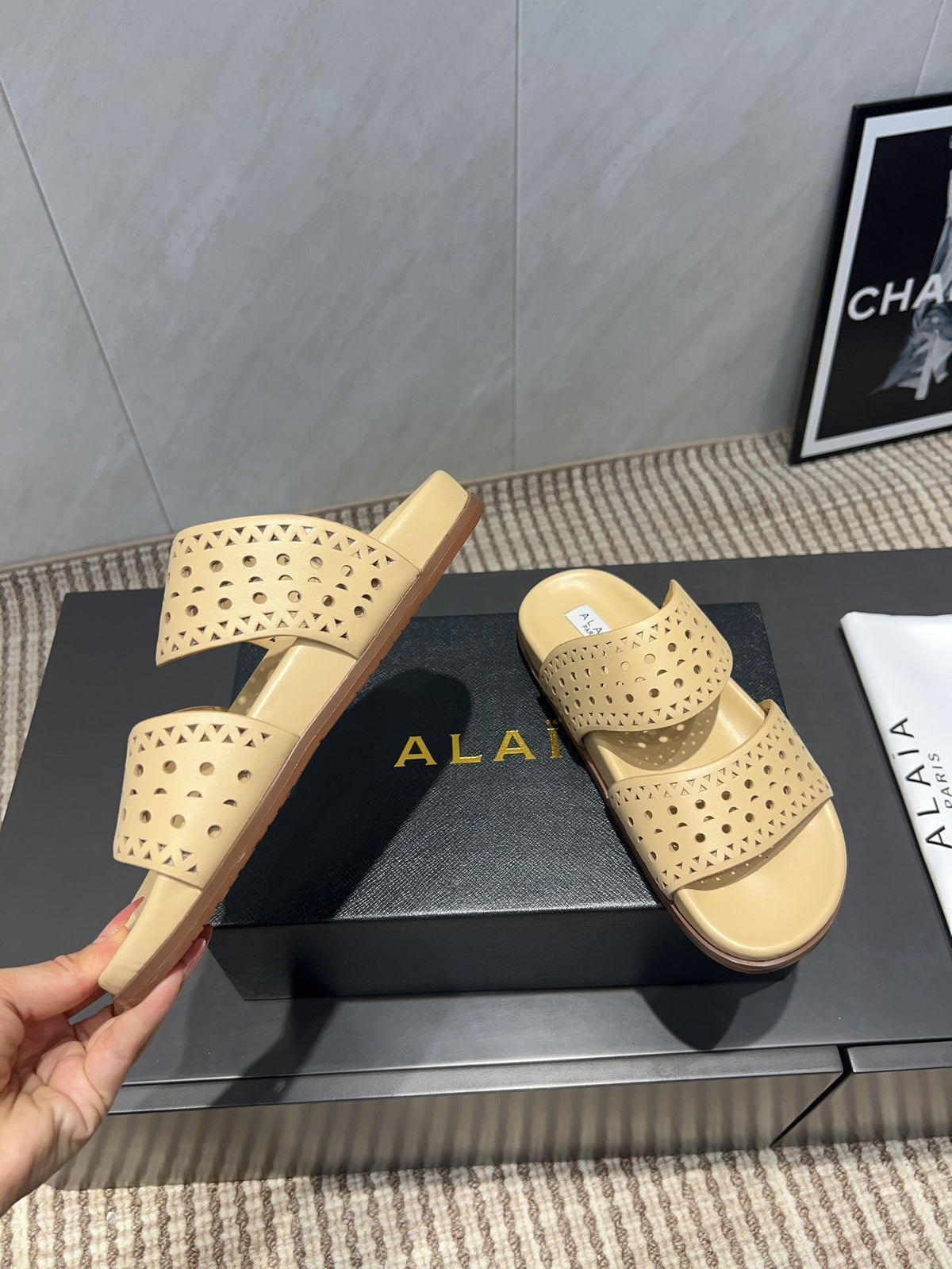 ALAIA CHUNKY TWO-STRAP SLIDES 25S IN BEIGE CALFSKIN