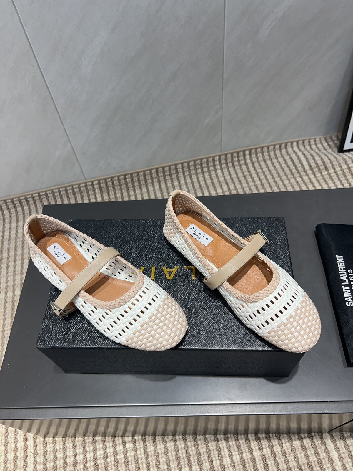ALAIA MARY JANE FLATS WOVEN PATTERN 25S IN WHITE MIX LIGHT BEIGE CALFSKIN