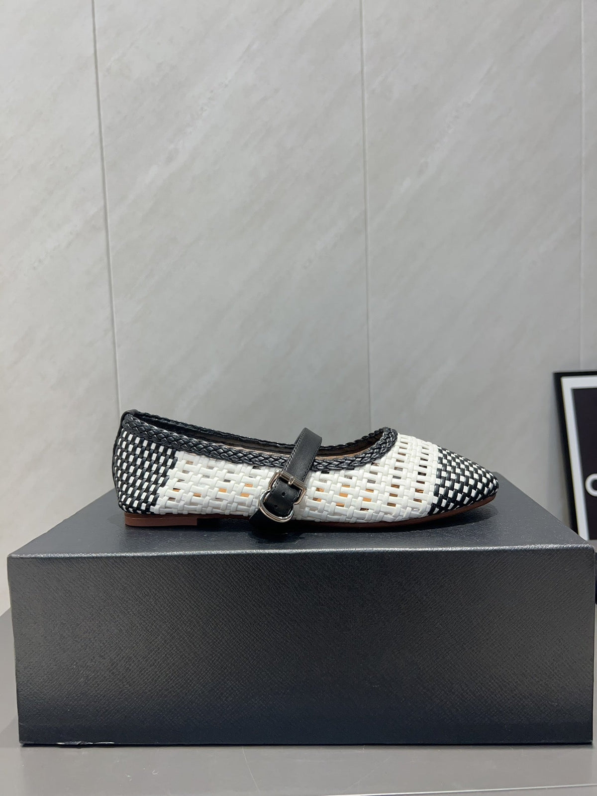 ALAIA MARY JANE FLATS WOVEN PATTERN 25S IN WHITE MIX BLACK CALFSKIN