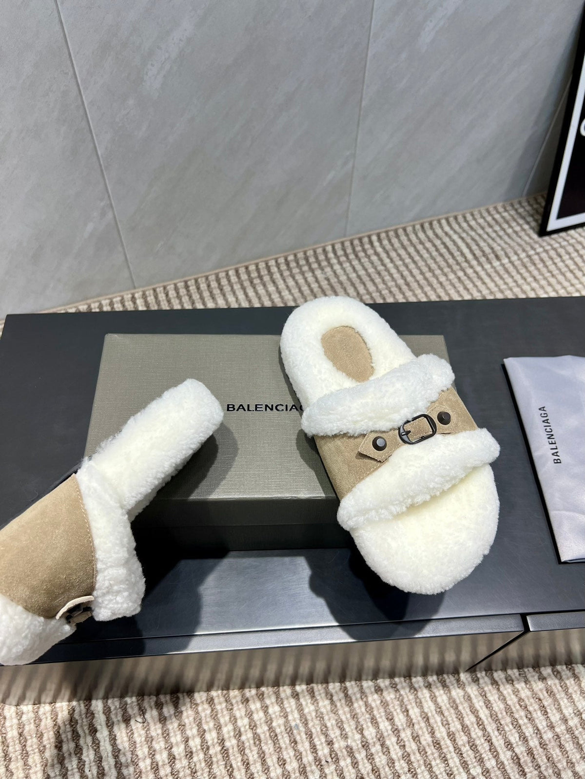 BALENCIAGA 25S SLIPPERS IN DARK BEIGE SUEDE AND WHITE WOOL