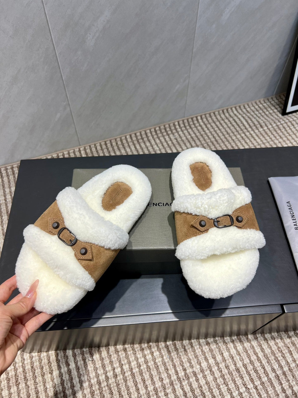 BALENCIAGA 25S SLIPPERS IN LIGHT BROWN SUEDE AND WHITE WOOL