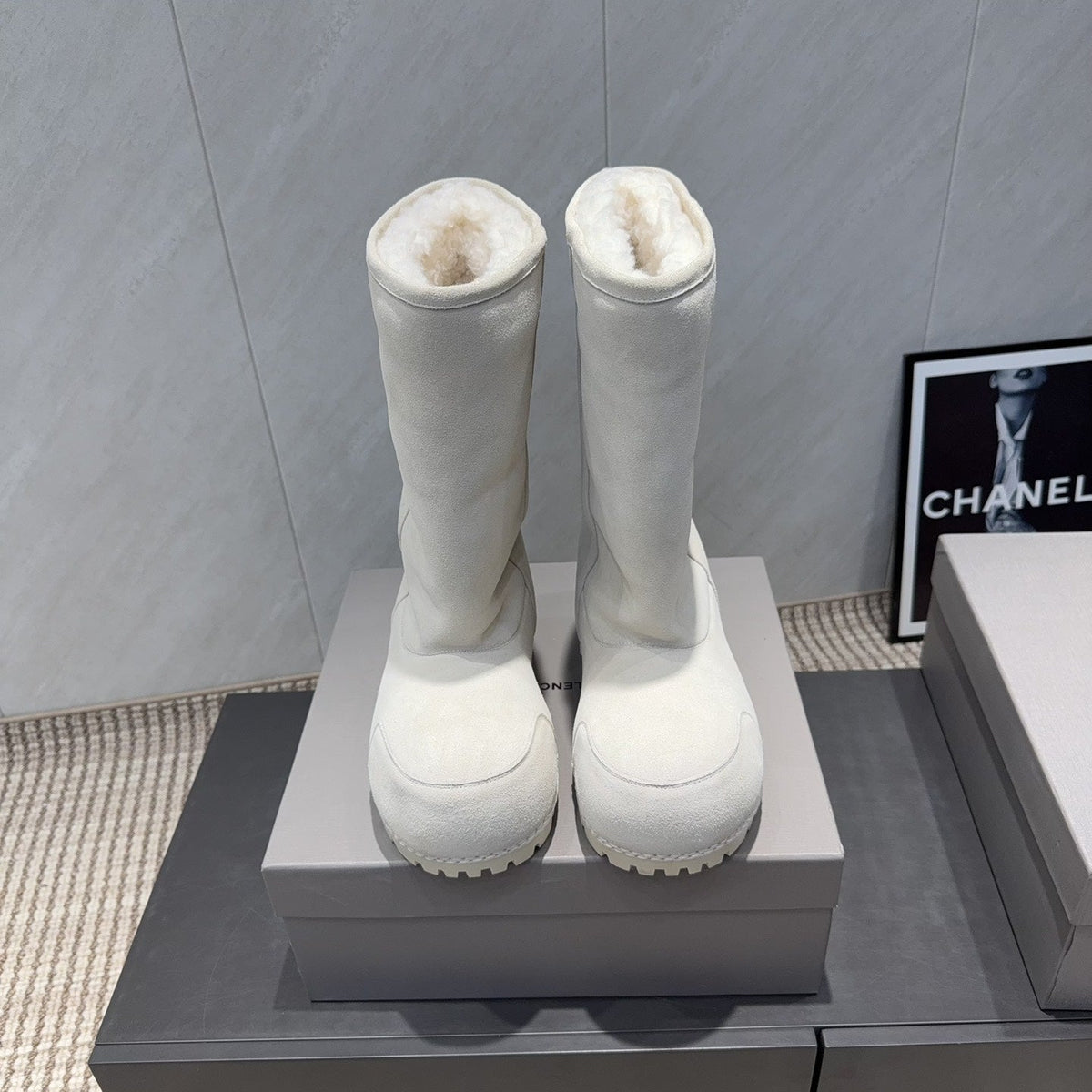 BALENCIAGA 25S BOOTS PLATFORM HEEL IN WHITE SUEDE STYLE 3