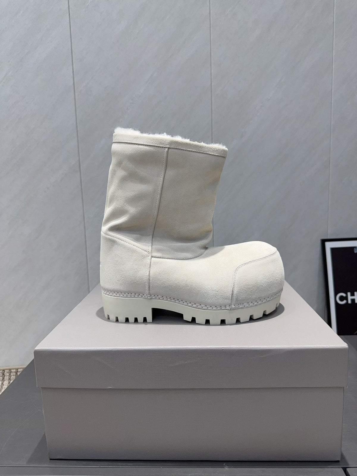BALENCIAGA 25S LOW ANKLE BOOTS PLATFORM HEEL IN WHITE SUEDE STYLE 2