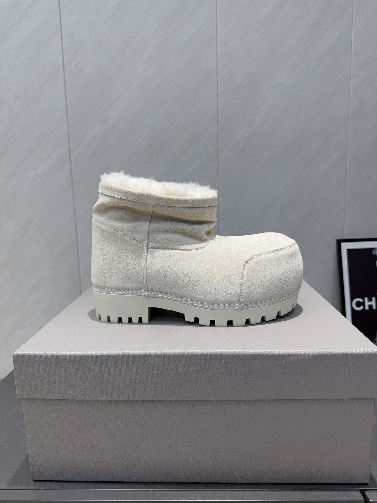 BALENCIAGA 25S LOW ANKLE BOOTS PLATFORM HEEL IN WHITE SUEDE STYLE 1