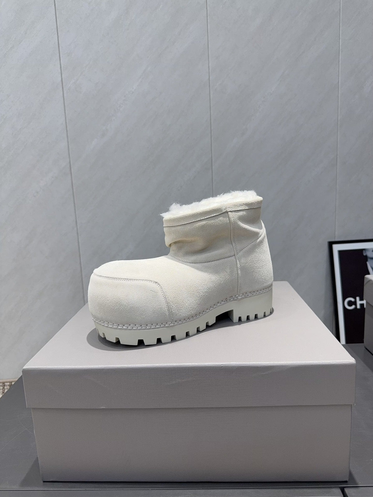 BALENCIAGA 25S LOW ANKLE BOOTS PLATFORM HEEL IN WHITE SUEDE STYLE 1