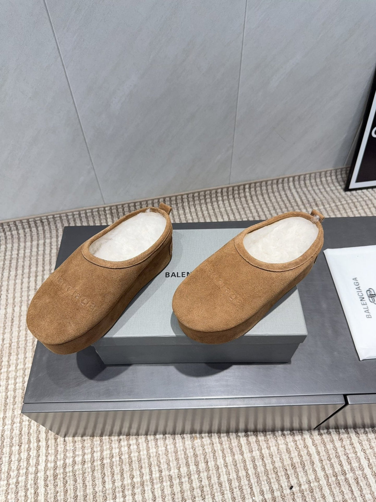 BALENCIAGA 25S AURALEE SLIP-ON 50 MM IN LIGHT BROWN SUEDE STYLE 1