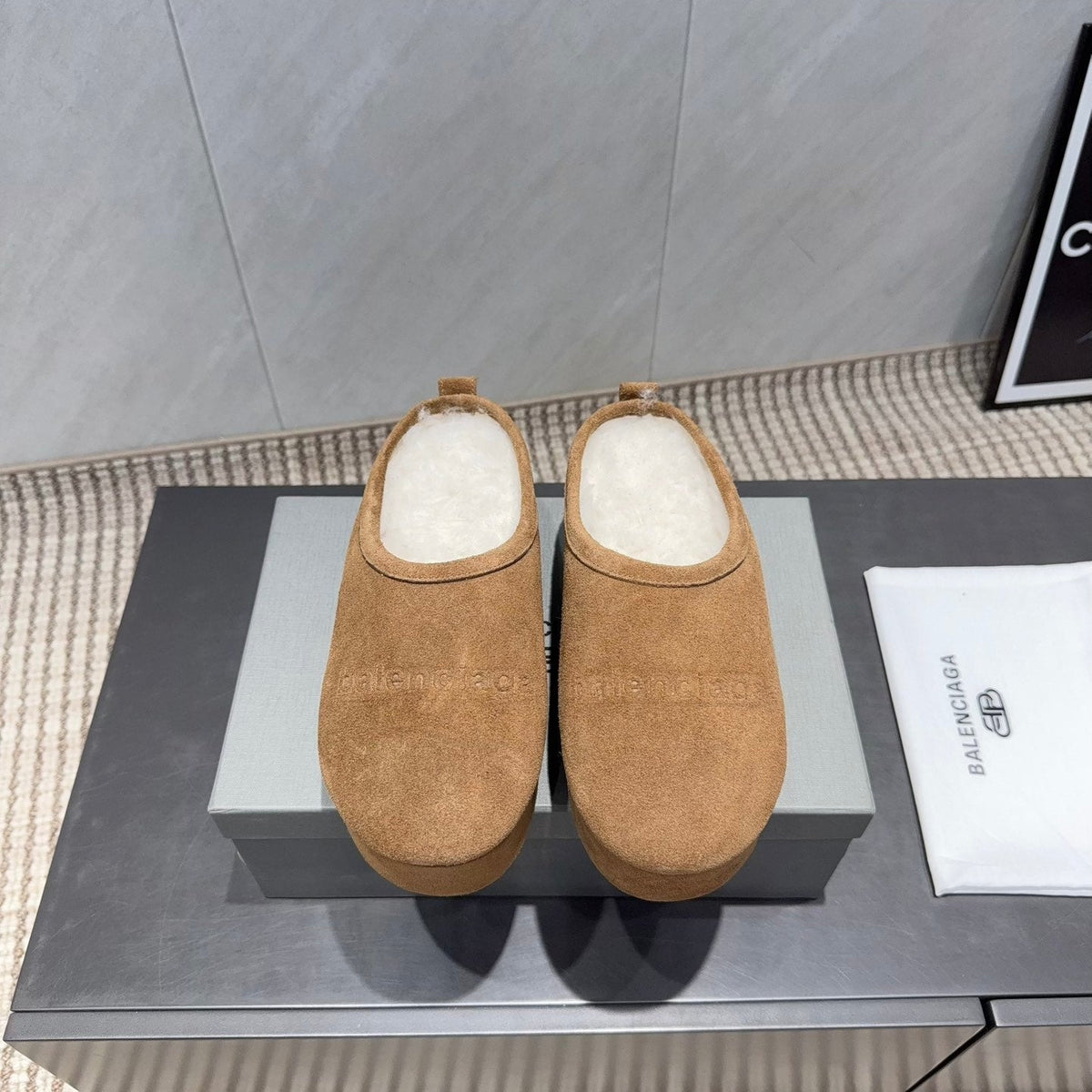 BALENCIAGA 25S AURALEE SLIP-ON 50 MM IN LIGHT BROWN SUEDE STYLE 1