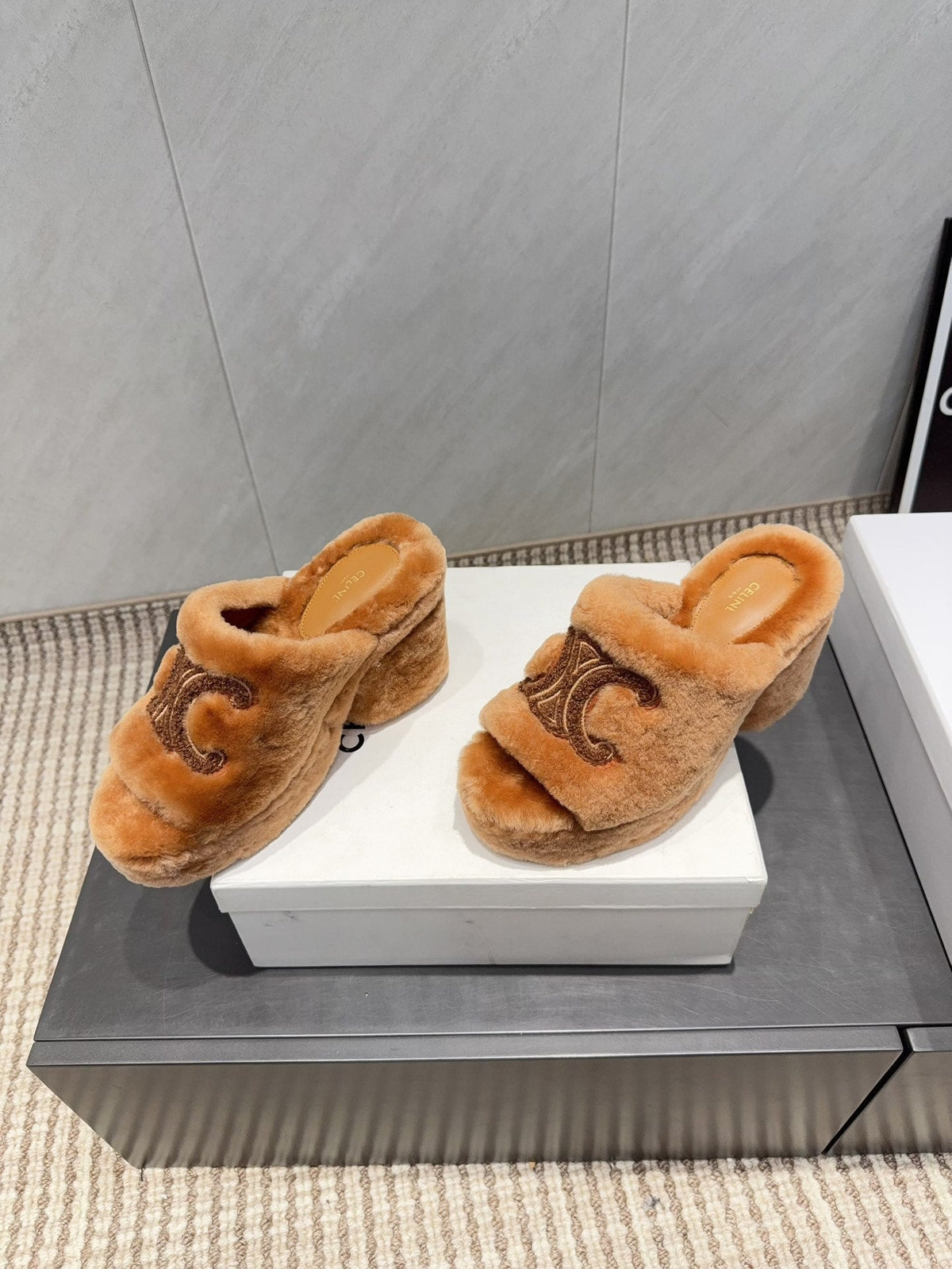 CELINE 26S HIGH-HEEL SANDALS IN BROWN PURE WOOL