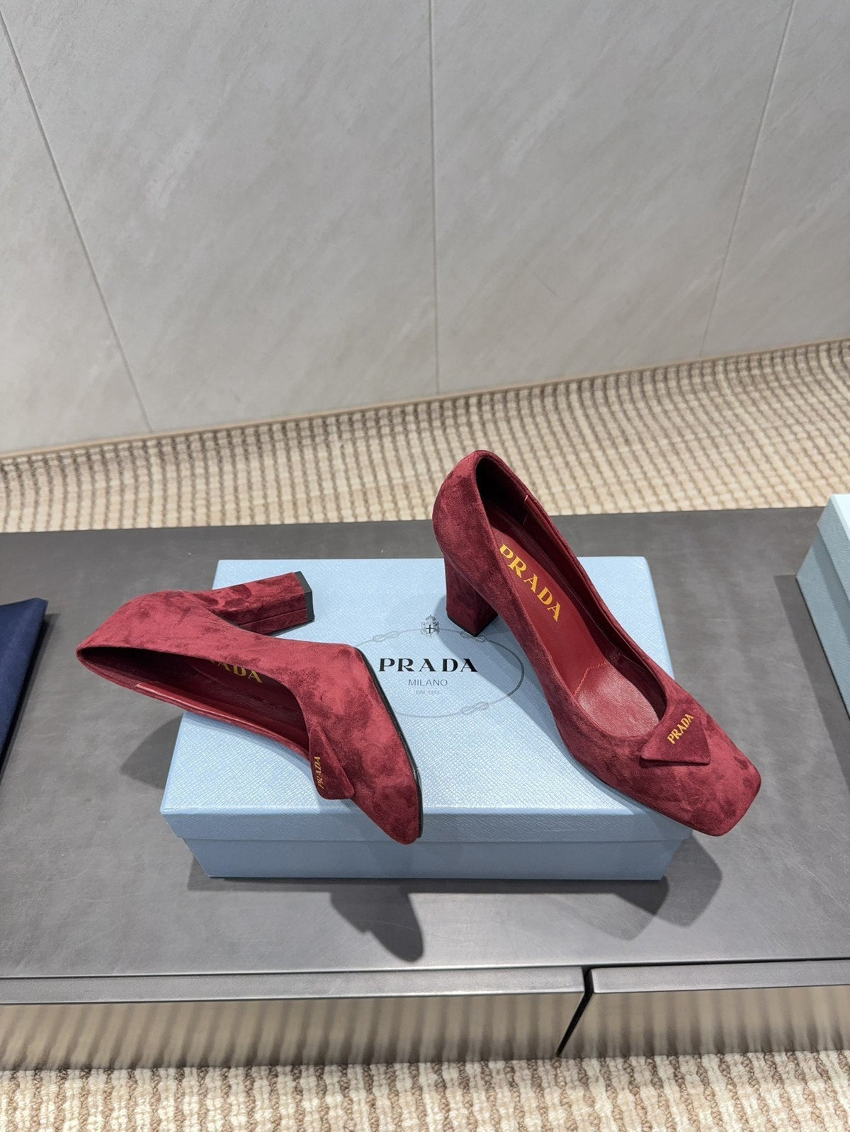 PRADA 26S SQUARE TOE HIGH HEELS 85MM IN DARK RED SUEDE WITH LOGO