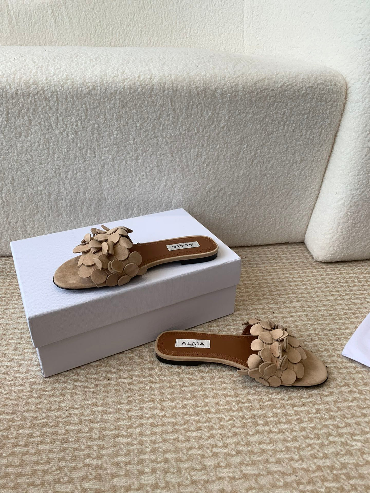 ALAIA FLAT MULE IN BEIGE CREAM SUEDE